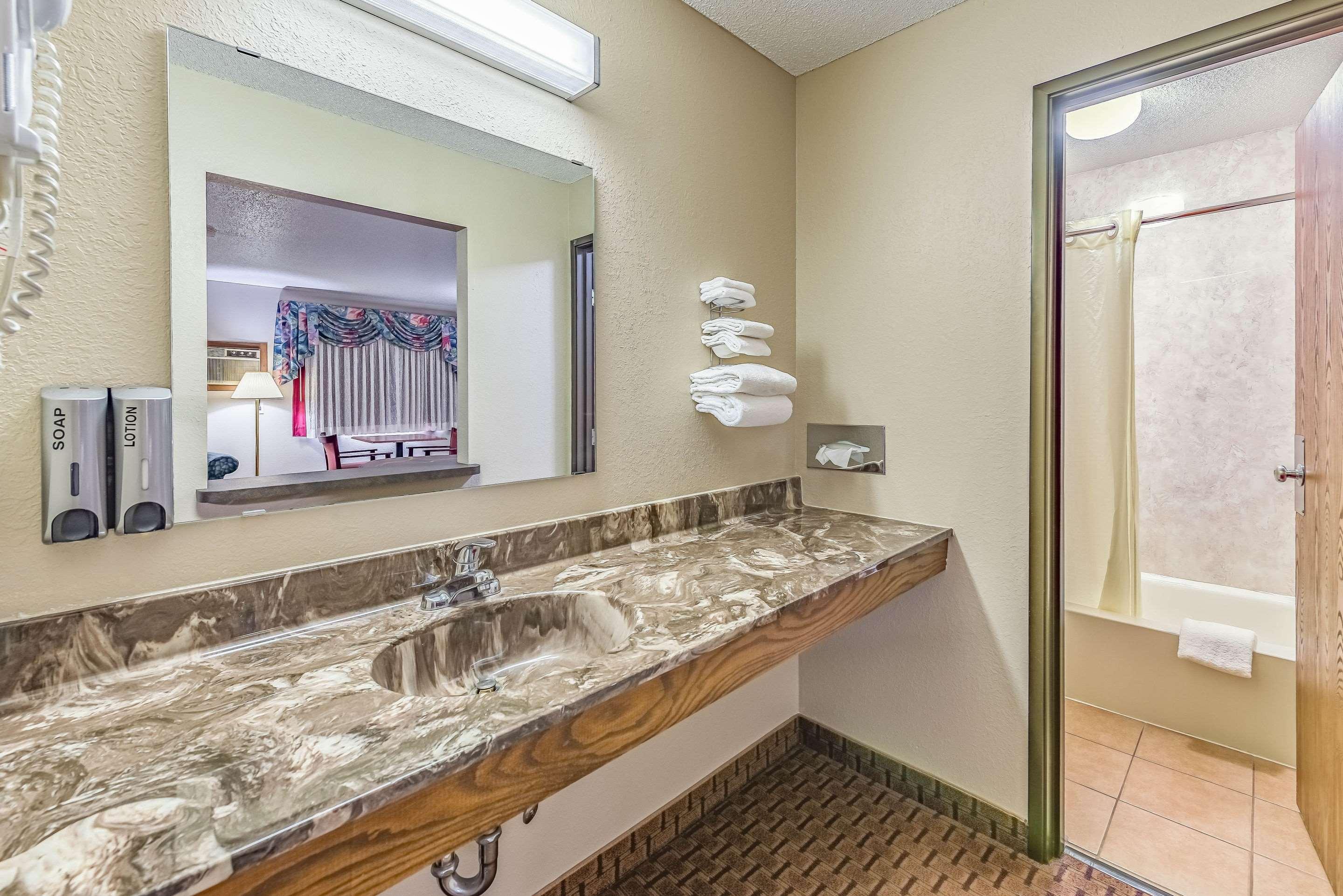 Rodeway Inn Saint Joseph Εξωτερικό φωτογραφία